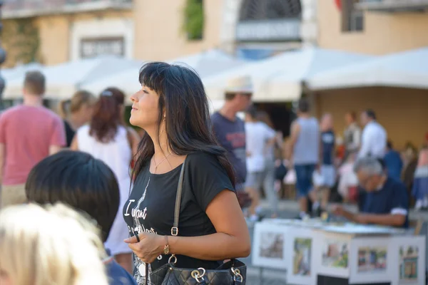 Meisje in Navona vierkante — Stockfoto