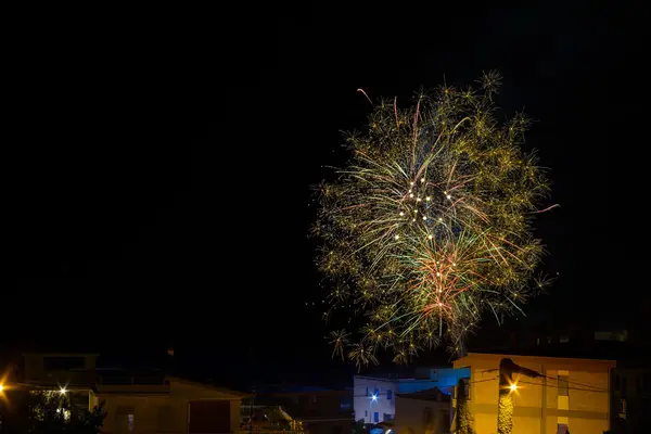 Fogos de artifício à noite — Fotografia de Stock