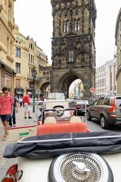 Prague République Tchèque Juillet 2017 Touriste Prague Avec Tour Poudre — Photo