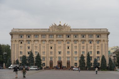 Saray yöneten
