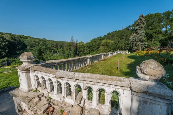 Jardín abandonado — Foto de Stock