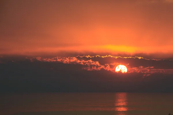 Zonsondergang en wolken — Stockfoto