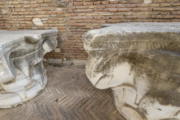 Roman ruins in Italy — Stock Photo, Image