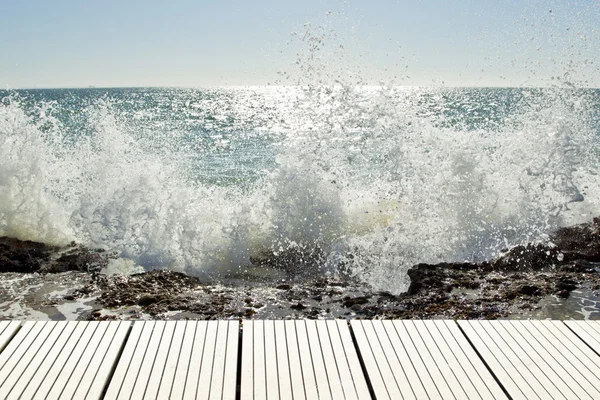 Cubierta blanca con vistas al mar —  Fotos de Stock