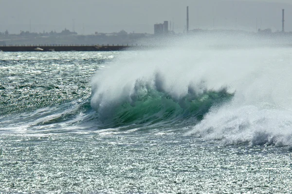 Rompiendo olas de alto contraste —  Fotos de Stock