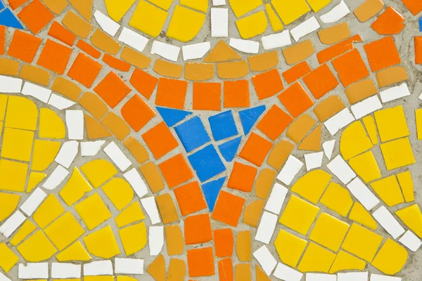 Orange blaue und weiße quadratische Fliesen in kreisförmigem Muster — Stockfoto