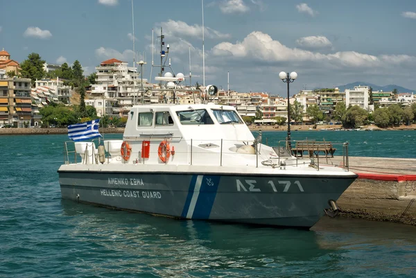 Barca della Guardia Costiera attraccata in un porto . — Foto Stock