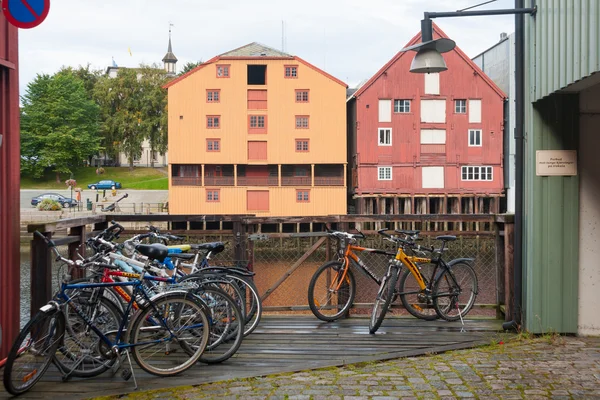 Nidelva Nehri, Trondheim renkli evler — Stok fotoğraf