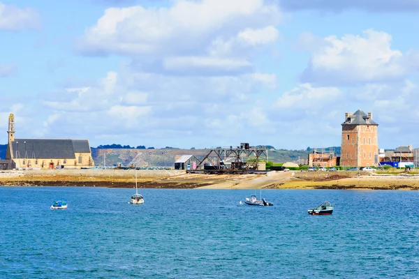 船和 Camaret Sur Mer 的建筑 — 图库照片