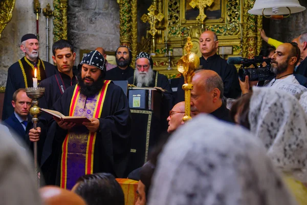 Zeremonie der Fußwaschung in der syrisch-orthodoxen Str. — Stockfoto