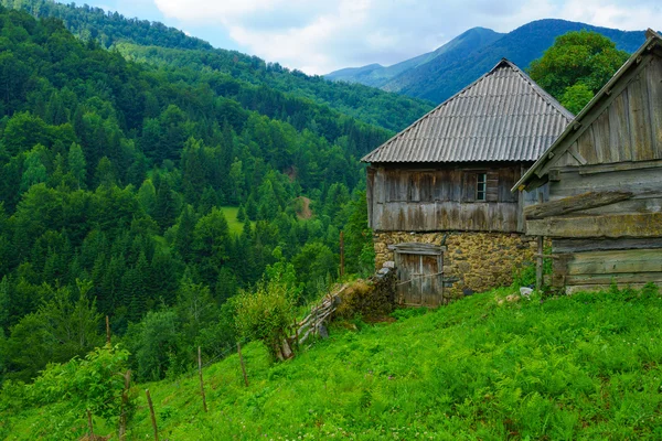 A wooden house in central Montenegro — Stock Photo, Image