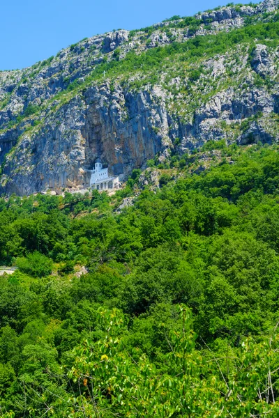 Pohled na klášter Ostrog — Stock fotografie