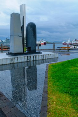 Reykjavik limanında Eve Online Anıtı