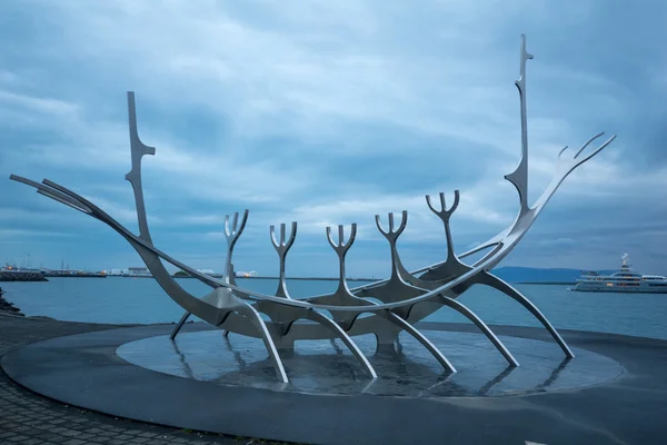 Sun Voyager monument, in Reykjavik — Stock Photo, Image