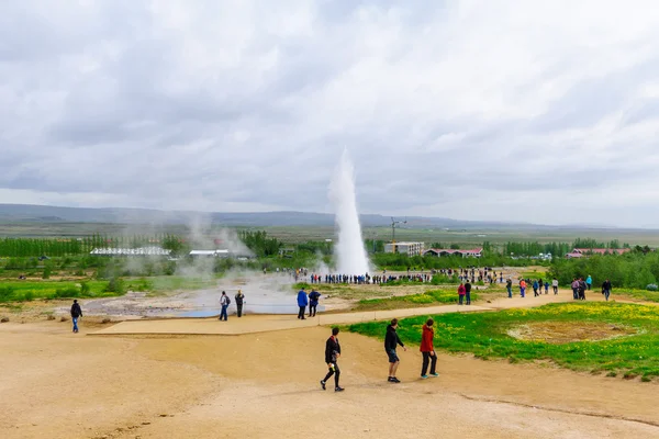 Erupce gejzíru Strokkur — Stock fotografie