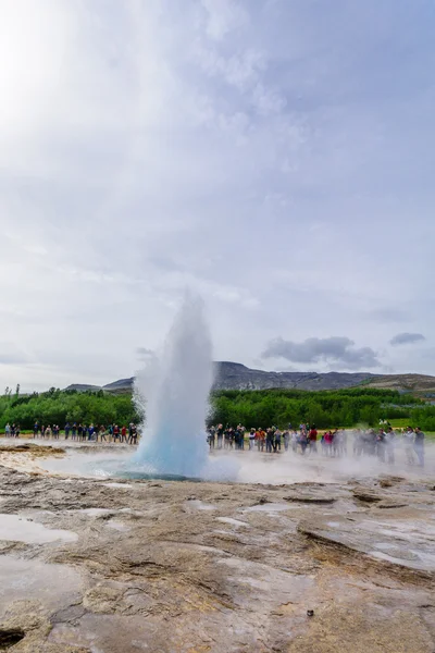 Erupción del géiser Strokkur —  Fotos de Stock