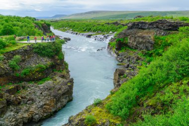 Hraunfossar şelale