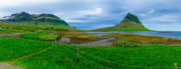 Paisagem e a montanha Kirkjufell — Fotografia de Stock