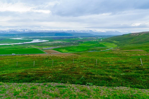 Деревня, ландшафт северо-восточной Исландии — стоковое фото