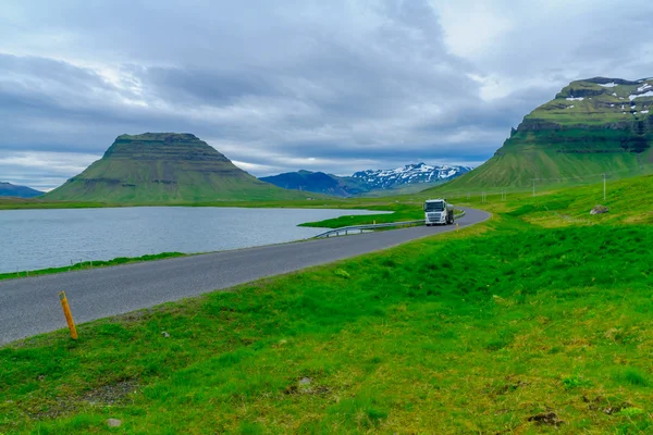 Krajina a hory Kirkjufell — Stock fotografie