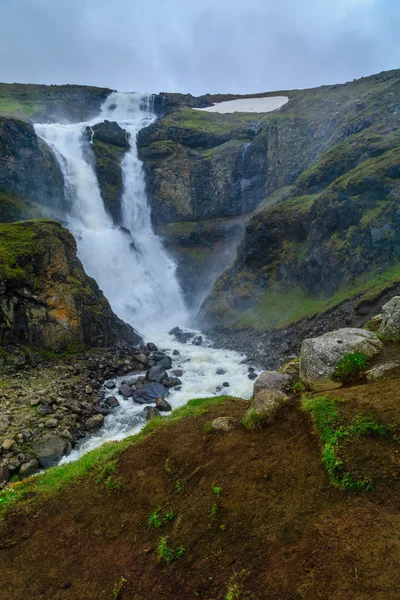 Rjukandi waterval, East Iceland — Stockfoto