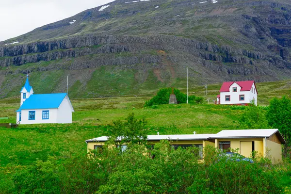 Église isolée dans la région des fjords de l'Est — Photo