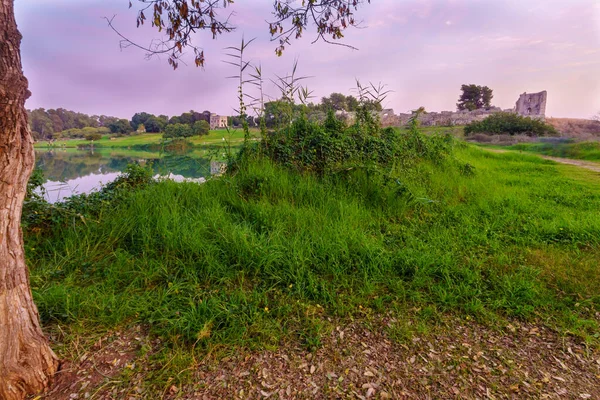 Vista Atardecer Del Lago Con Fuerte Antipatris Binar Bashi Parque — Foto de Stock