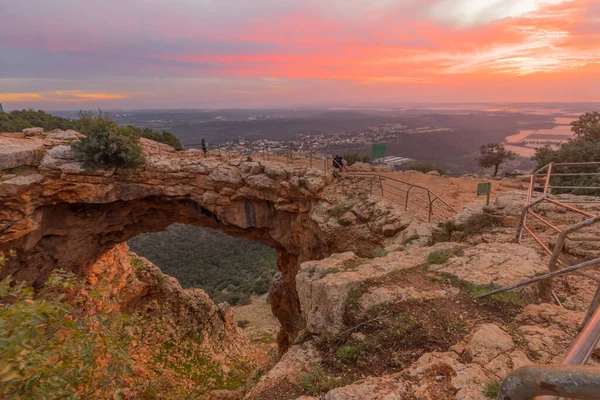 Pohled Keshetovu Jeskyni Při Západu Slunce Vápencový Oblouk Nad Pozůstatky — Stock fotografie