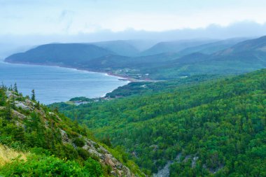 Pleasant Körfezi manzarası, Cabot Patikası boyunca, Cape Breton Adası, Nova Scotia, Kanada