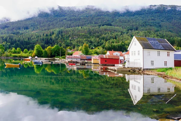 View Typical Colorful Houses Boats Pier Reflection Solvorn Norway — ストック写真