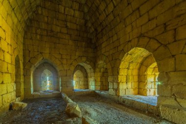 Ortaçağ Nimrod Kalesi, Golan Tepeleri, Kuzey İsrail 'deki kuzey kulesinin iç görüntüsü.