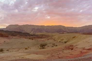 Günbatımı manzara ve kaya oluşumları, Timna Vadisi, Arava Çölü, Güney İsrail