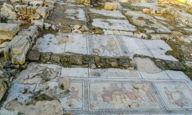 Kuzey İsrail 'deki Tzipori Ulusal Parkı' nda bir halk evinin Roma dönemi mozaik tabanı manzarası