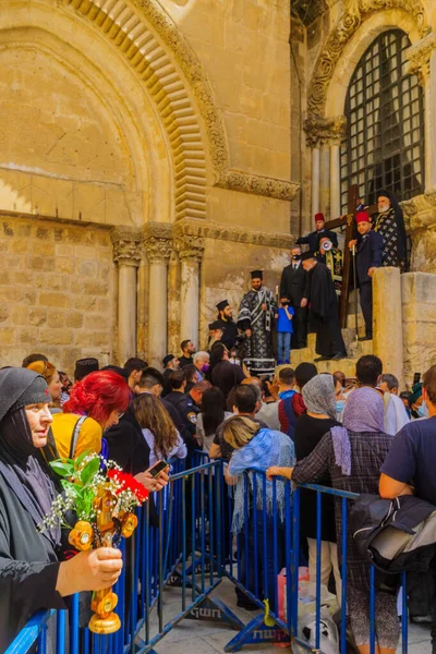 Jerusalém Israel Abril 2021 Multidão Participa Bênção Patriarca Ortodoxo Grego — Fotografia de Stock