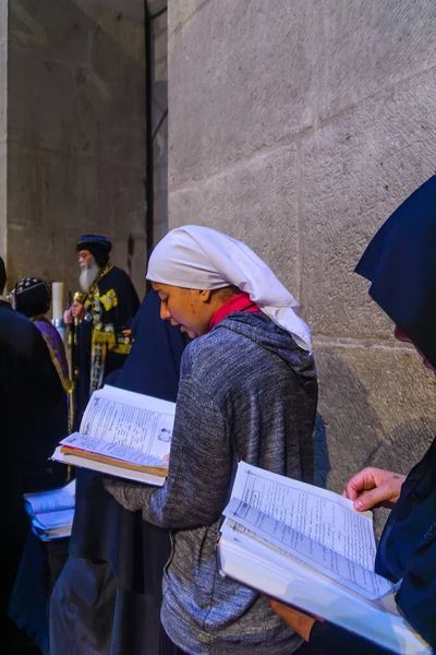 Ιερουσαλήμ Ισραήλ Απριλίου 2021 Κοπτική Πατριάρχης Ιερείς Και Προσκυνητές Προσεύχονται — Φωτογραφία Αρχείου