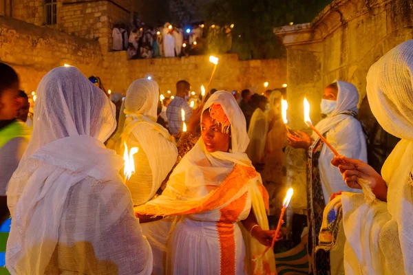 Jerusalem, Israel - May 01, 2021: Paschal Vigil (Easter Holy Saturday) fire celebration of the Ethiopian Orthodox Tewahedo Church, in the courtyard of Deir es-Sultan, Holy Sepulchre church, Jerusalem — Stock Image Jerusalem Israel May 2021 Paschal Vigil Easter Holy Saturday Fire Stock Photo