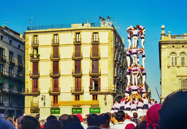 Barcelona España Septiembre 1999 Pueblos Locales Construyen Torres Humanas Castellers —  Fotos de Stock