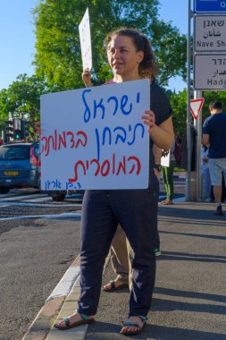 Hayfa, İsrail - 15 Mayıs 2021: Yerel halkın savaşa karşı protestosu ve Başbakan Benjamin Bibi Netanyahu, Hayfa, İsrail