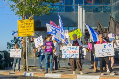 Hayfa, İsrail - 15 Mayıs 2021: Yerel halkın savaşa karşı protestosu ve Başbakan Benjamin Bibi Netanyahu, Hayfa, İsrail