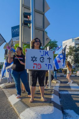 Hayfa, İsrail - 15 Mayıs 2021: Yerel halkın savaşa karşı protestosu ve Başbakan Benjamin Bibi Netanyahu, Hayfa, İsrail