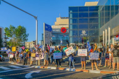 Hayfa, İsrail - 15 Mayıs 2021: Yerel halkın savaşa karşı protestosu ve Başbakan Benjamin Bibi Netanyahu, Hayfa, İsrail