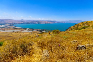 Celile Denizi 'nin güney tarafındaki Golan Tepeleri' nden görüntü. Kuzey İsrail