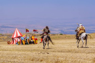 Lavi, İsrail - 2 Temmuz 2021: Hattin Boynuzları Savaşı (Ayyubid Sultan Salahaddin): Müslüman (Ayyubid) süvari saldırısı. Hattin Boynuzları, İsrail