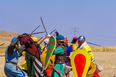 Lavi, İsrail - 2 Temmuz 2021: 1187 Hattin Boynuzları Savaşı 'nın yeniden canlandırılması (Ayyubid Sultan Selahaddin haçlıları yendi): Piyade savaşı. Hattin Boynuzları, İsrail