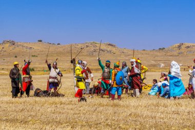 Lavi, İsrail - 2 Temmuz 2021: Hattin Boynuzları Savaşı 'nın yeniden canlandırılması (Ayyubid Sultan Selahaddin Haçlıları yendi): Müslüman (Ayyubid) zaferi. Hattin Boynuzları, İsrail