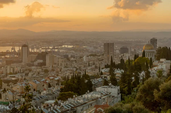 Zonsopgang Uitzicht Het Centrum Van Haifa Met Bahai Shrine Haven — Stockfoto