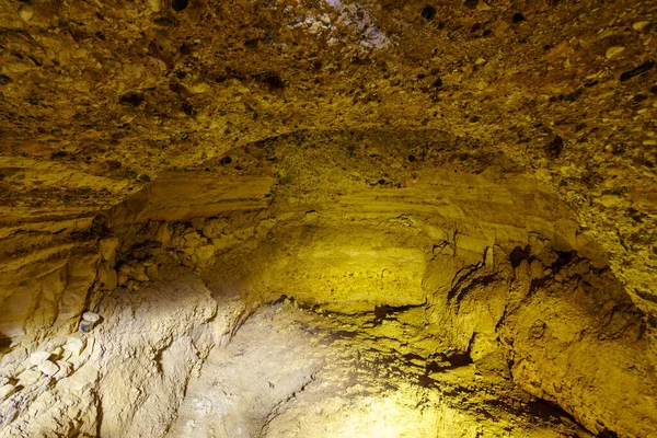 Kuzey İsrail 'deki UNESCO Dünya Mirası Bölgesi olan Tel Hazor Ulusal Parkı' nda antik bir Su Sistemi Mağarası görüntüsü devam ediyor.