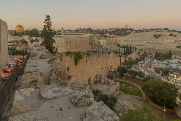 イスラエル エルサレム 2021年8月29日旧市街の城壁からの夕日とオリーブの山 エルサレム イスラエル — ストック写真