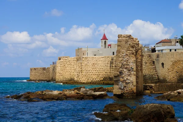 Muro do mar e igreja de São João Batista — Fotografia de Stock