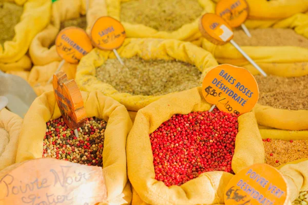 Especias en un mercado francés — Foto de Stock